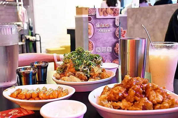 【起家雞 Cheogajip】讓我在台灣也能吃到最道地的韓式炸雞！內用享受當下的酥脆、外帶享受在家的美味，內用外帶兩相宜！去骨炸雞好涮嘴~高雄韓式炸雞推薦