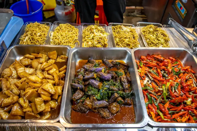 台中南屯，大隆路黃昏市場新進駐-大衛廚房，經典名菜/熟食，菜色變化多，還有多款鍋底，讓我們方便快速就上菜。 - 微笑Joe幸運