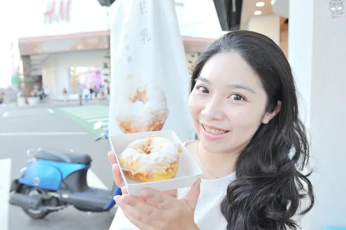 [台中美食]九月初 唯心手作脆皮甜甜圈，中友百貨旁一中商圈銅板美食，加入北海道十勝四葉牛乳，香濃可口好滋味
