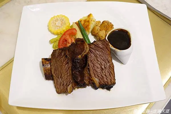 [松山區牛排] LinK聯客食堂 ~ 原聯一台塑牛排主廚及團隊打造全新型態餐廳，美味的義大利麵、雪花冰、原汁原味聯一台塑牛排