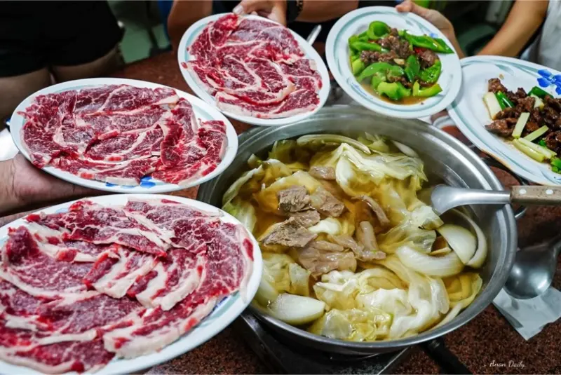 | 屏東美食 |在地人才知道的巷弄美食/手切涮牛肉超嫩超厚實/湯頭回甘順口/鹽埔雙喜牛肉爐