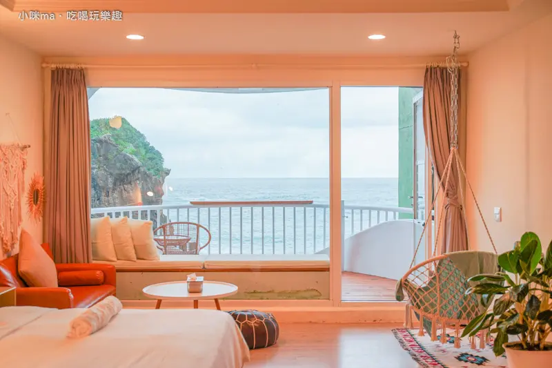 草分木B&B·船帆石 ▏一眼望去就是霸氣磅礡的船帆石 它就是我的專屬美景。走到船帆石沙灘只要5分鐘 隔壁也有7-11。墾丁住宿 / 墾丁民宿