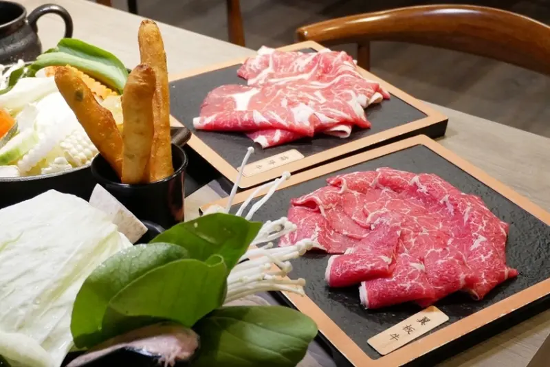 【好食分享】桃園中壢-隱鍋,超過15種特色湯底,多達10種精選肉品,龍蝦可選擇的精緻火鍋,麻油炸蛋,香蔥油條,附菜單