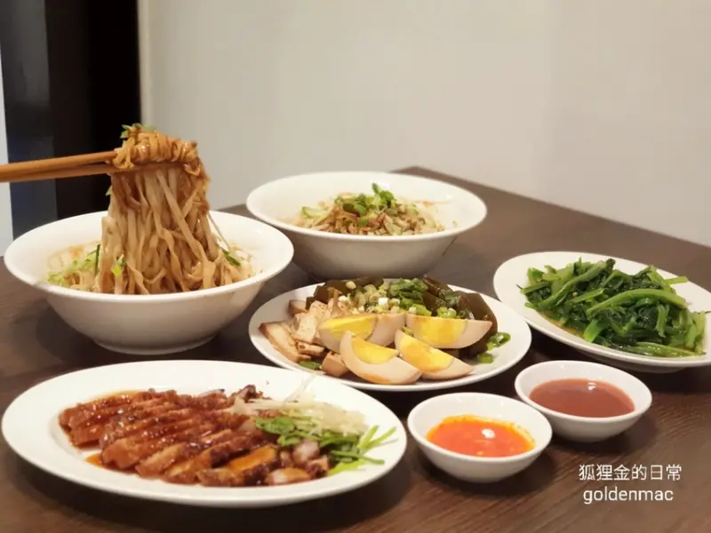 台中美食 │ 青承麵舖 90年老房子改造的文青麵店 好吃到很容易就賣完 必點麻醬麵回訪率超高