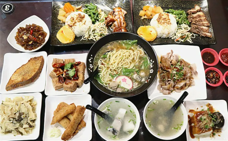 桃園豬腳&滷肉飯推薦｜峰記萬巒豬腳餐館｜屏東美味道地的豬腳桃園再現｜桃園美味豬腳店｜價位親民美味不打折｜萬巒豬腳禮盒｜春節豬腳禮盒｜桃園美食推薦