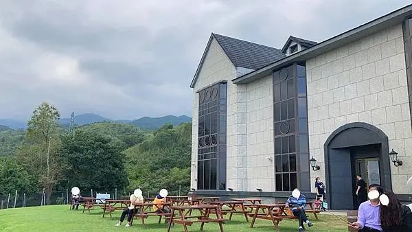 伯朗咖啡館二館｜宜蘭必去 🏵 看一下大烏龜安撫塞國五的心情 🏵