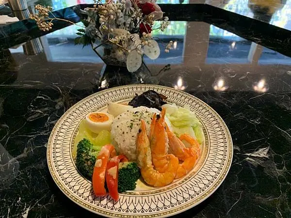 【桃園 南崁】藍惰 Lán duò//平日限定藍惰餐盒 鮮甜乾煎鮮白蝦 餐點擺盤精美 華麗甜點珍珠布丁