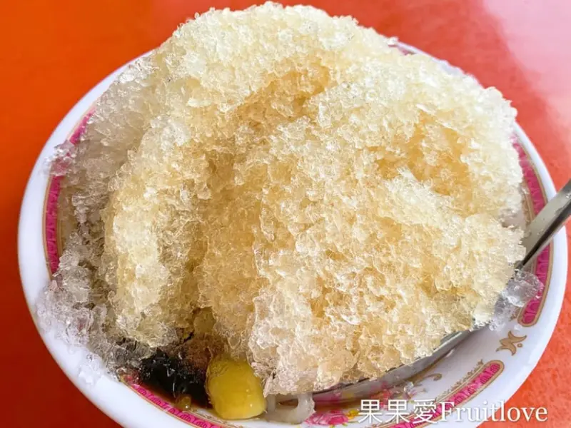 嘉義在地必吃超划算冰店　榕樹下阿婆粉條冰　３５元就可以任選６種配料裝　還有美味的涼麵可以一同品嘗　親子寵物友善　不限大小　建議最少要牽繩