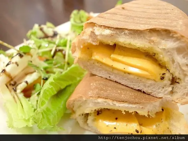 花花，甲飽沒【台北食記】中山 貓妝自家烘焙咖啡屋 壽星優惠不限時平價小店推薦