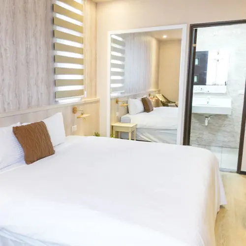 花蓮住宿。茉白民宿 簡約韓風電梯大樓海景民宿 1分鐘東大門夜市