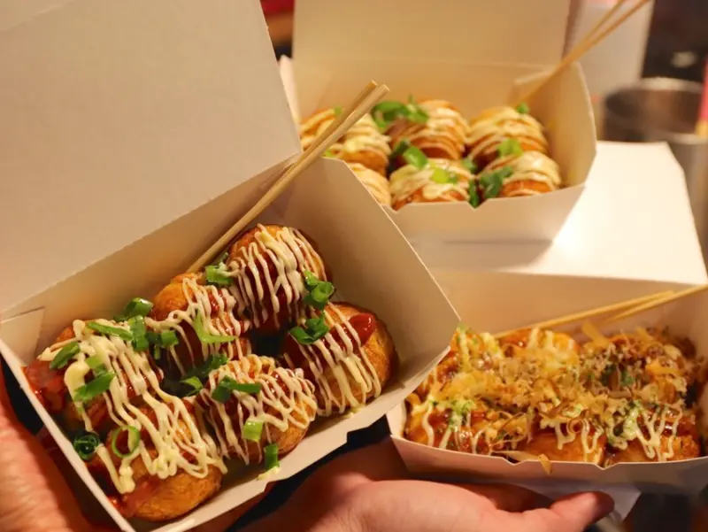 串博章魚燒：不用買機票飛日本.台南夜市就能吃到正宗日本大阪章魚燒，日本老闆親手製作.給你最道地的大阪味~｜台南花園夜市.大東夜市.武聖夜市必吃美食推薦 - 進食的巨鼠