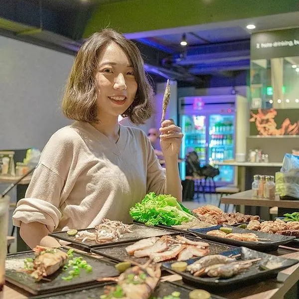 東區再一家可以放肆暢飲、大吃美食的銅板串燒 | 【台北 大安區】串在一起