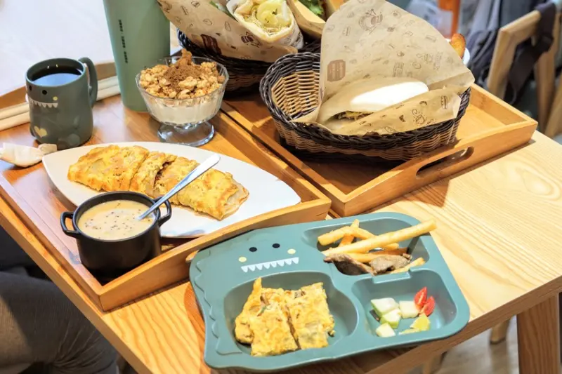 【高雄 日十早午餐。 選擇困難症的網美早午餐店／高雄鳳山平價早午餐】鳳山文山店