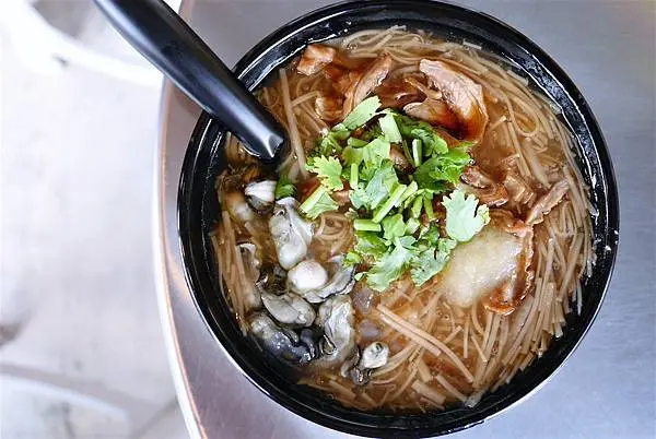 淡水美食-大勇麵線之家.蚵仔麵線/甜不辣.銅板美食.淡水小吃.近淡水捷運站.淡水老街