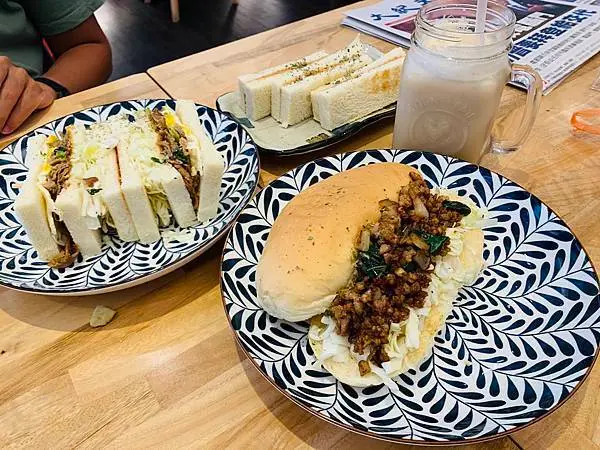 【新北 三重】朝食x夕食//吃比瘦更有福 從早上營業到晚上 溫馨的用餐環境 打卡還送甜點