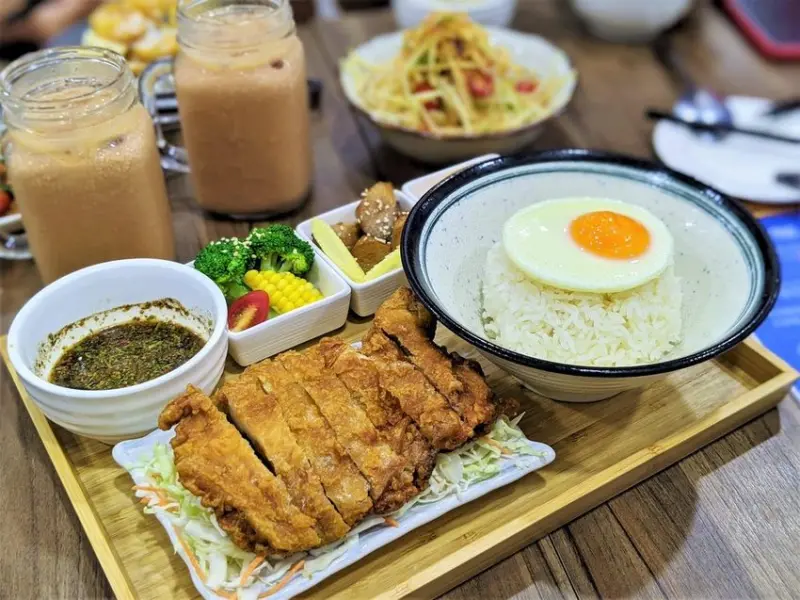 泰雀Thai Chill｜永和人有福了！一個人也能吃的泰式輕食簡餐！必點會牽絲的胖胖蝦！新北泰式推薦、永和泰式推薦、永和外送推薦、頂溪泰式推薦、頂溪輕食推薦、頂溪外送推薦