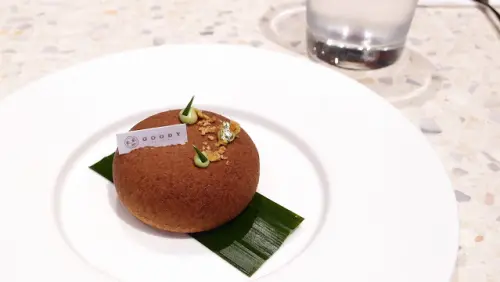 喜歡咖椰、香蘭的孩子們快來！《Goody Pâtisserie 古迪法式甜點》咖椰泰奶慕斯
