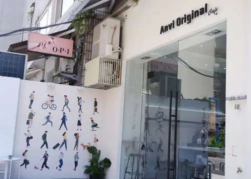 Anvi Original café -都會風格咖啡店，人物壁畫好拍照，還有咖啡杯可以收集