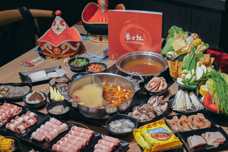 【桃園火鍋吃到飽】蒙古紅蒙古火鍋（桃園店）：超值550起！120種以上食材吃到飽 / 蒙古鍋推薦