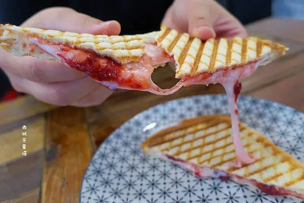 歐浮找餐-大同店｜台北橋下的美味早餐店！美味西式燒餅一吃就愛上～絕對不能錯過超誘人的麻糬熱壓吐司！