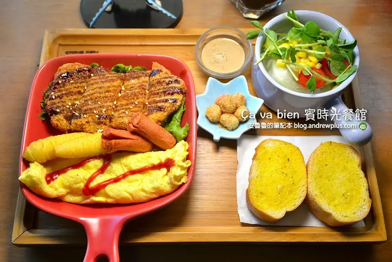 老屋文青風新埔早午餐,炸豬排有專賣店水準,烏龍麵、蔥抓餅