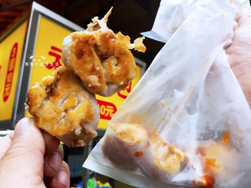 【台中北區】一中街福州包，台中一中超人氣銅板小吃，剛起鍋外皮薄，底部帶點酥脆，內餡味道濃郁夠味，台中美食推薦