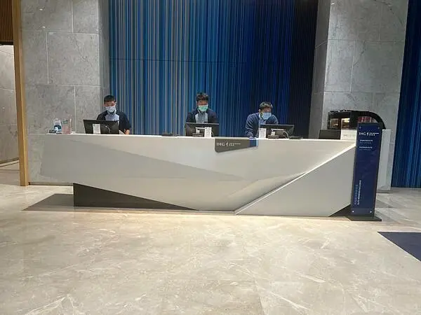 高雄愛河智選假日酒店（Holiday Inn Express）。評價住宿含早餐（附大眾交通資料）