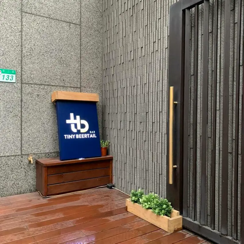 【酒吧推薦】中午也的開酒吧！？Tiny Beertail Bar 超豐富漢堡、老闆特調調酒必喝！