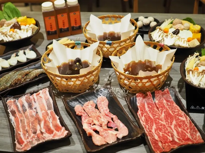 台南火鍋推薦｜食光鍋客。水萍塭公園旁高cp值鍋物，只要150元｜台南紙火鍋推薦｜台南養生火鍋｜台南素食火鍋