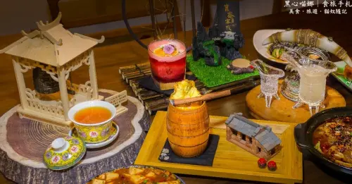 高雄三民︱崑崙客棧　在唯美復古中國風餐酒館拍浪漫ＩＧ美照，再用一杯浪漫櫻吹雪把調酒師玩壞！