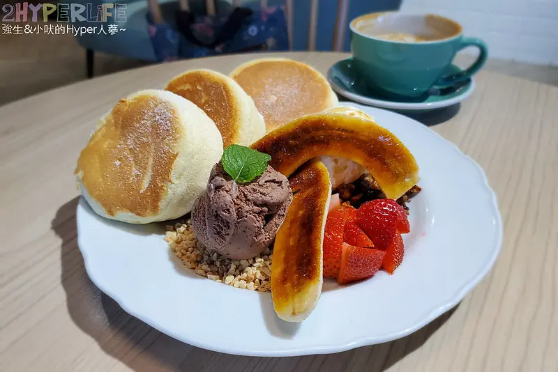 從桃園開來台中的舒芙蕾厚鬆餅吃完大滿足！翻轉甜點用餐空間是貴婦午茶風氛圍美美噠～