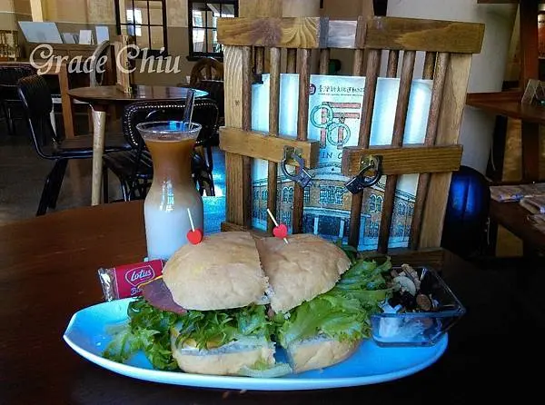 八斤所咖啡 (8Jin Café)～在古蹟的記憶迴廊裡啜飲一杯咖啡映象