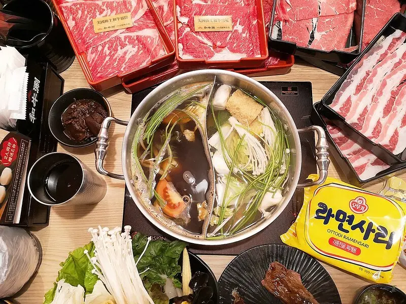 【台北火鍋吃到飽】和牛涮日式鍋物放題(板橋文化店)，和牛火鍋/炙燒和牛壽司/和牛黑咖哩，三種吃法一次滿足!(板橋吃到飽/和牛吃到飽/板橋火鍋)