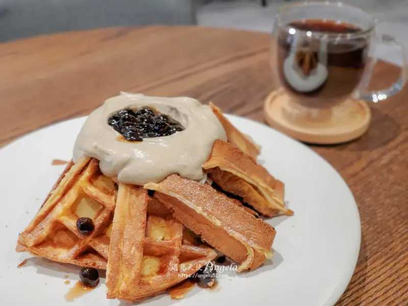 招牌珍珠奶茶鬆餅 這家別錯過! 黑浮咖啡餐點佳環境美~ - 遇見天使~Angela