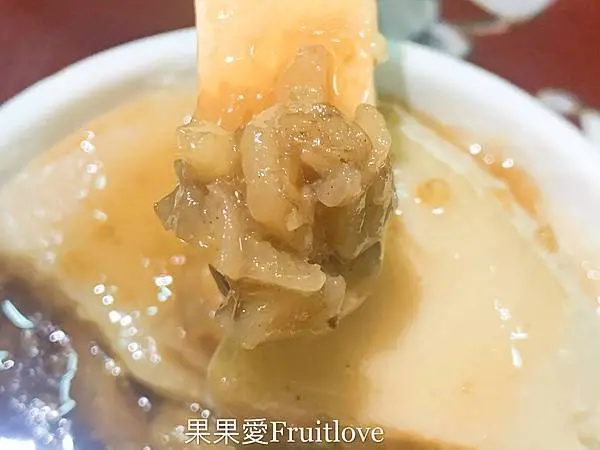 高雄旗津用木片吃碗糕，古法手工碗糕 ，傳承的好味道，吃得到米香與口感，搭配不鹹膩的菜脯，讓人好滿足～寵物友善 ，不限大小，最少牽繩即可  