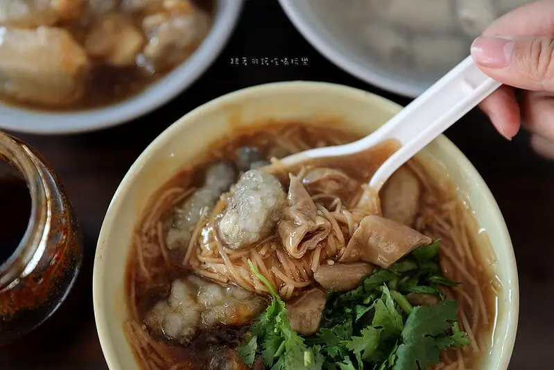 一天只賣2.5小時！超級隱藏版均一價$35肉圓、麵線、四神湯，沒在地人帶路找不到