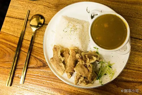 宜蘭羅東美食-沐森食藝，裝潢佈置得非常雅緻的溫馨餐廳，咖哩很香～宜蘭黑豚香酥肉跟辣醬飯麵很好吃喔！