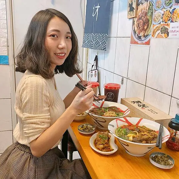 大推咖哩牛肉麵必點，咖哩與牛肉湯的結合保證讓你難以忘懷 | 【新北三重區-三重國小站】二木 酒·料理之二木牛肉麵