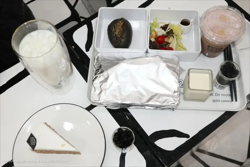 【2D Cafe】信義店~台北信義區甜點推薦 101下午茶推薦 信義區最夯偽出國打卡點 熱門飛機咖啡廳一秒飛出國