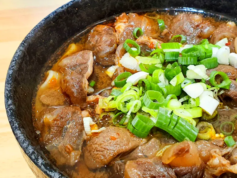 【斗六美食】麵家二眷-斗六店 四川紅燒牛肉麵/冰花煎餃 限量免費手工豆花 晚來一步就沒了