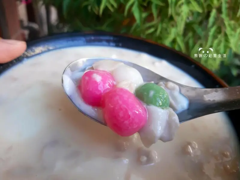 【台中豐原】中興豆花-向陽店，古早味銅板美食，豆花綿密，豆漿湯底不甜膩，湯圓Q感不軟爛，台中美食推薦