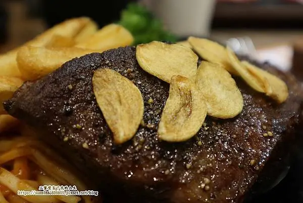 最強牛排專賣｜一中商圈美食【肉肉先生Mr.zozo】台中一中店 開心享受 大口吃肉 高CP值的平值牛排專賣店