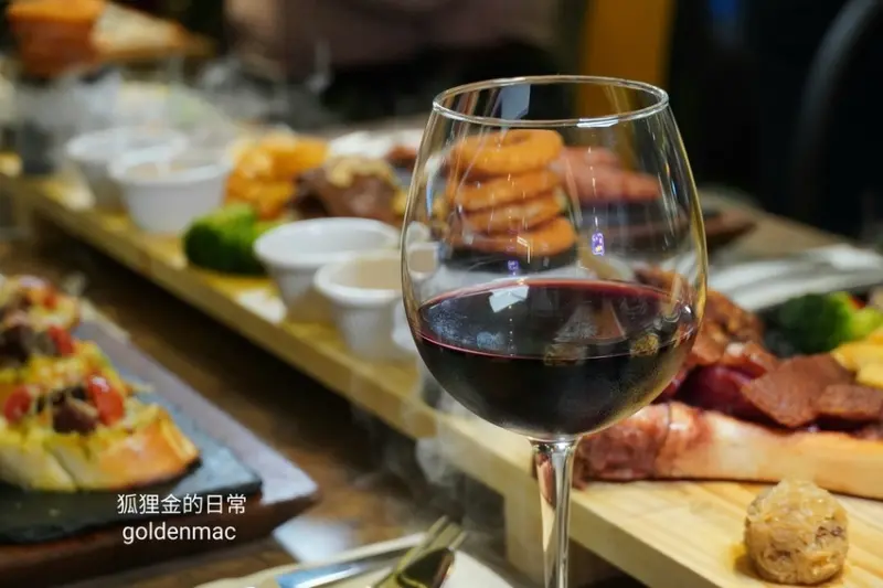 台中美食 │ 肉肉先生 238元起就可以有排餐加上自助無限吃到飽 還有不點會後悔的烤布蕾 聚餐、生日、約會好選擇