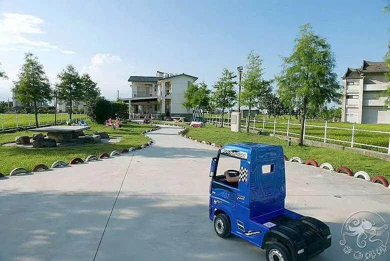 宜蘭五結親子住宿【FUN輕鬆】超大童車跑道，讓孩子玩到沒電秒睡！一整棟民宿都是玩具；孩子夢想中的家，每間都是卡通主題溜滑梯房，包棟可烤肉！