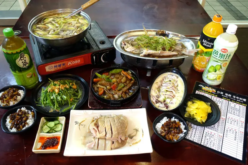 新北三重48號熱炒台菜海鮮手作料理，飯店大廚開的平價熱炒店，必比登推薦滷肉飯、功夫菜、海鮮、經典台菜超值供應