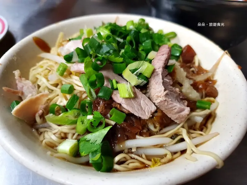 『美食@高雄』隱藏版的銅板美食x傳統市場內的古早味麵攤-蘇家古早麵