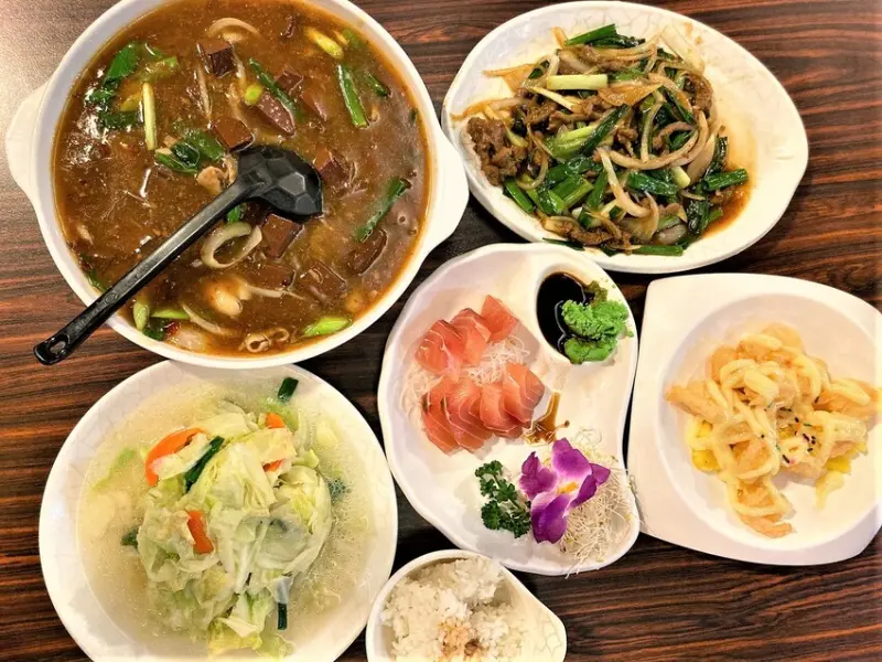 九號碼頭｜台中西屯 🏵 逢甲每晚都爆滿的高CP熱炒店 建議訂位 🏵