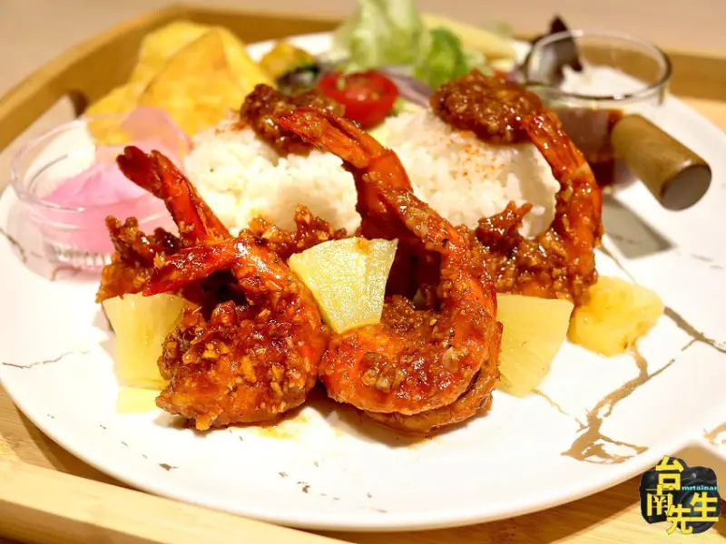 台南異國料理／國外人氣蝦蝦飯這裡吃得到／嚴選食材用料實在／用餐時段人潮滿滿／台南火車站附近美食