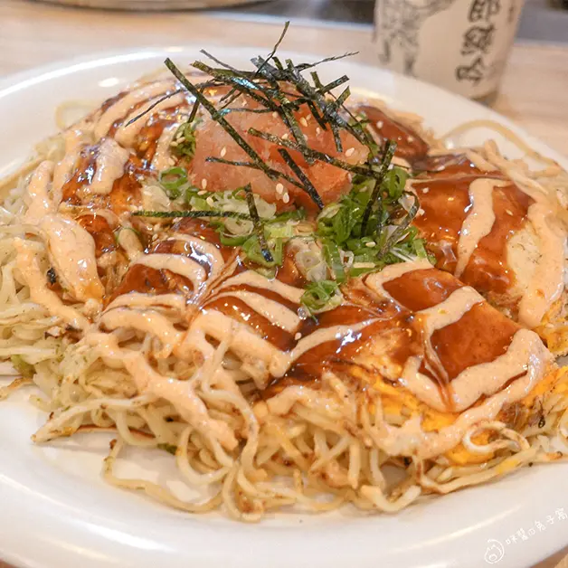 中山站美食。赤鐵廣島燒專賣店  日本人帶來最道地美味廣島燒  浮誇用料的好滋味