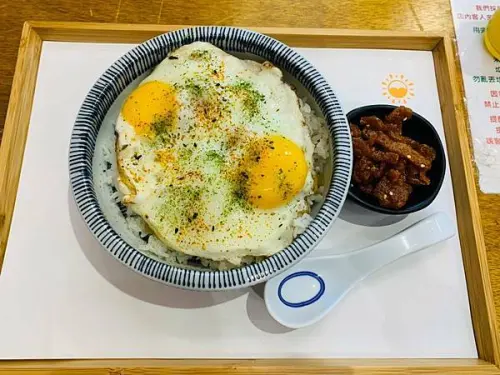 【新北 蘆洲】曬屁股Lazy Bird Brunch//太陽曬屁股囉~ 趕快起床享用美味的厚蛋餅 感受暖洋洋的早晨